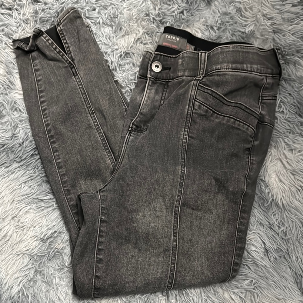 Torrid Gray Skinny Jeans with Distressed Look - Picture 1 of 7
